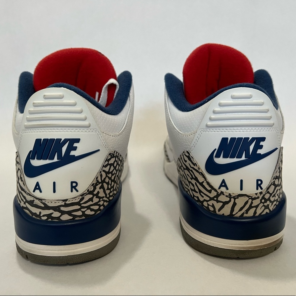 Air Jordan 3 Retro OG -White/True Blue/Cement
Grey/Fire Red -10.5